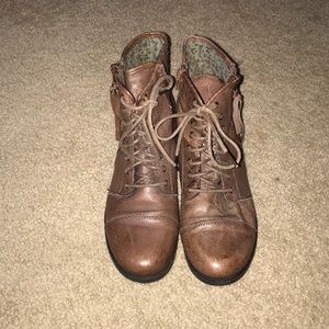 Combat boots